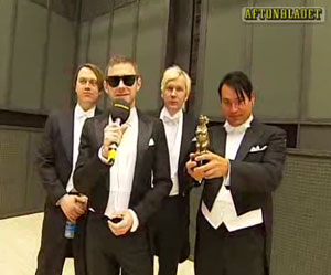 kent accepts the Rockbjrnen award for Best Swedish album 2007